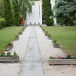 Lido Tarsasnyaralo شقة