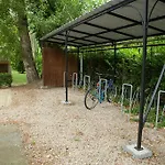 Lido Tarsasnyaralo شقة *
