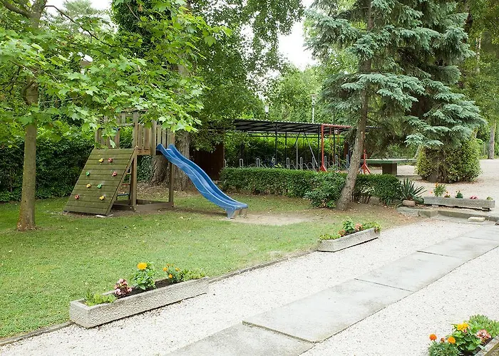 Lido Tarsasnyaralo 아파트